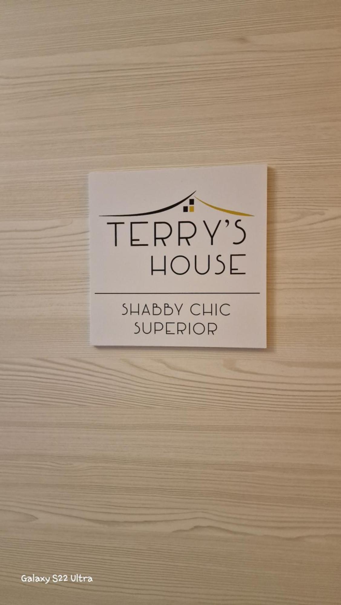 فندق Terry'S House نوورو المظهر الخارجي الصورة