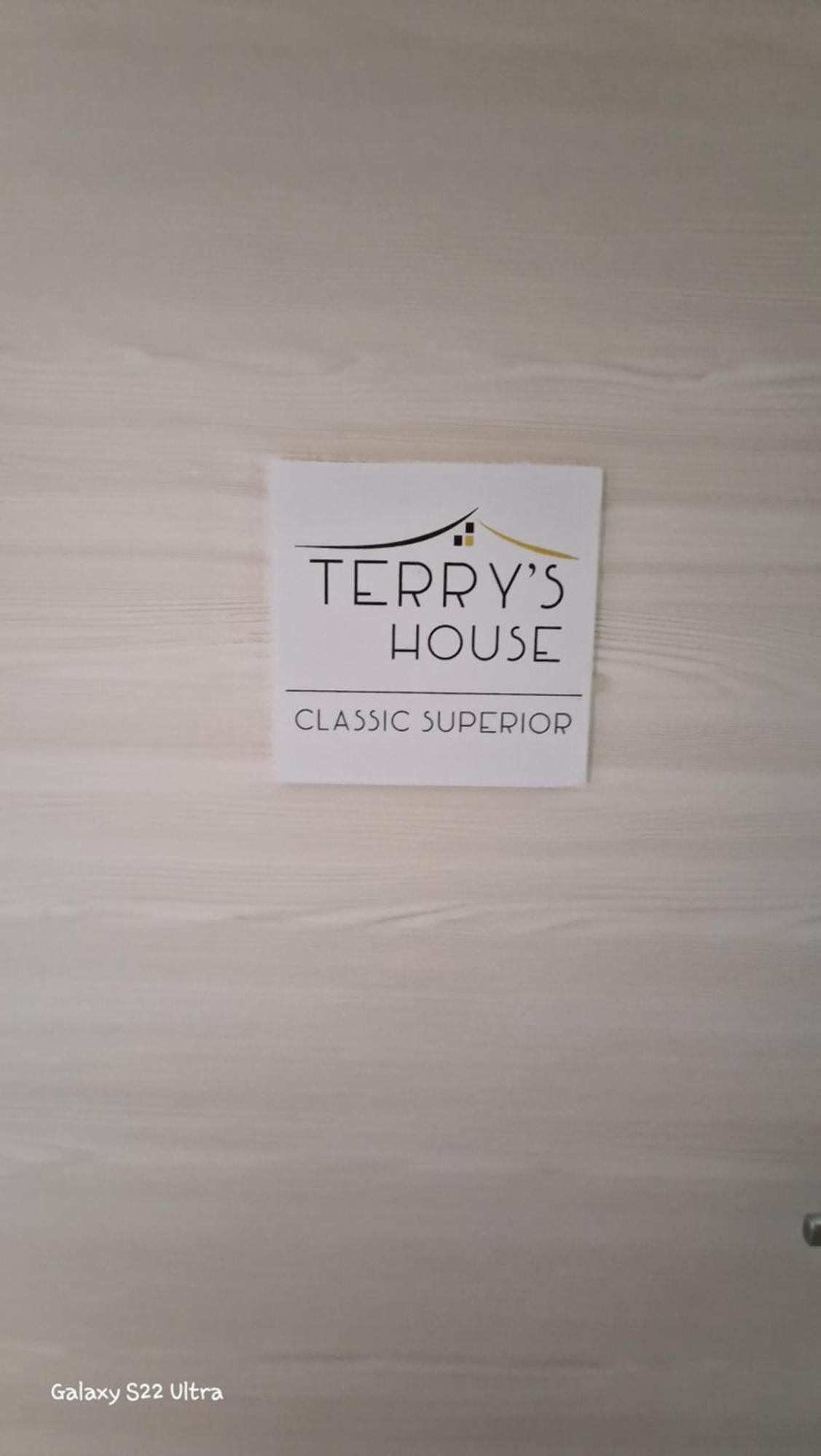 فندق Terry'S House نوورو المظهر الخارجي الصورة