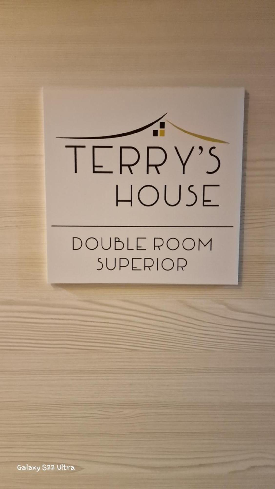 فندق Terry'S House نوورو المظهر الخارجي الصورة